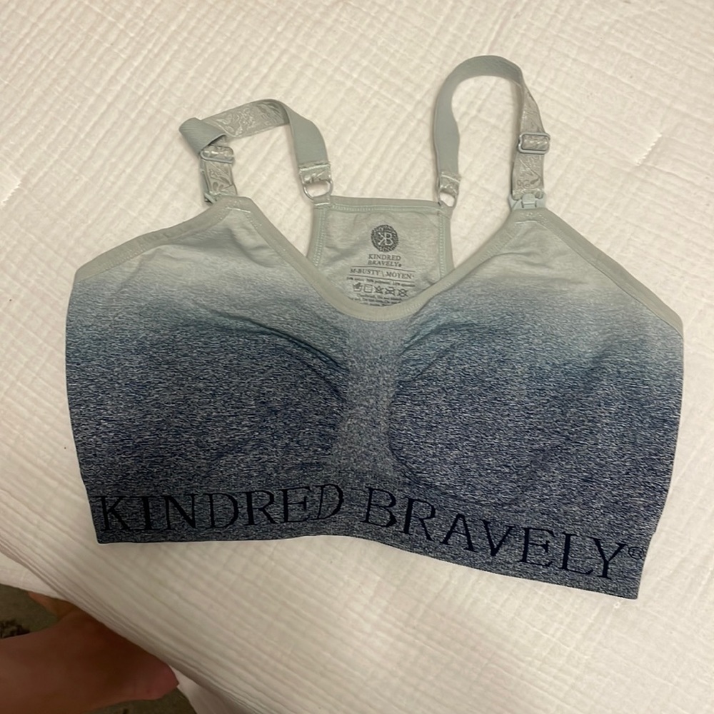 Kindred braverly nursing and maternity sports bra. Really good condition!